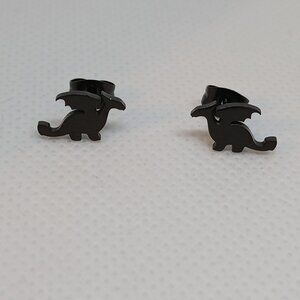 NWOT Black Dragon Fashion Jewelry Stud Earrings #31